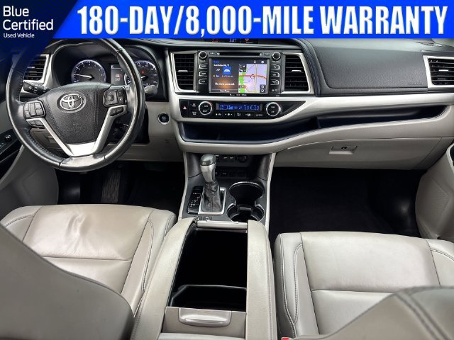 Used 2019 Toyota Highlander XLE FWD image 12