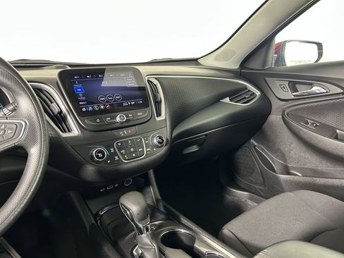 Used 2024 Chevrolet Malibu LT image 25