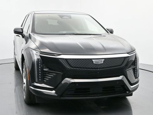 New 2025 Cadillac Optiq Luxury 2 w/ LPO, Floor Liner Package image 8