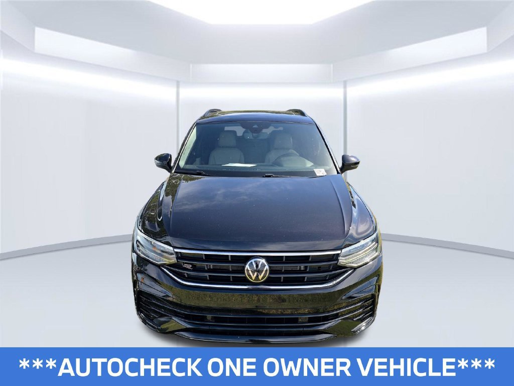 Used 2023 Volkswagen Tiguan SE R-Line FWD image 2
