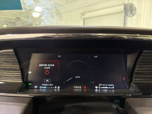 Used 2020 Lincoln Navigator Black Label w/ Cargo Convenience Package image 18