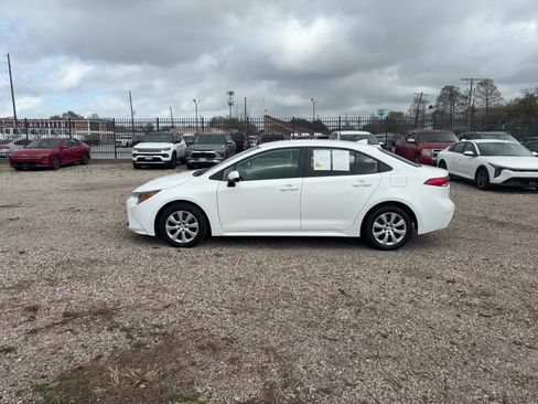 Used 2025 Toyota Corolla LE image 10