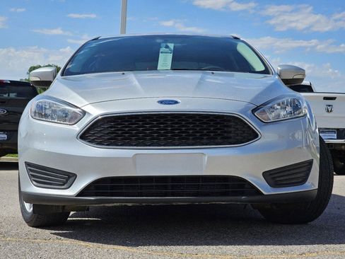 Used 2017 Ford Focus SE FWD image 6