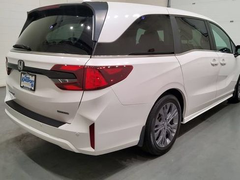 Used 2025 Honda Odyssey Touring image 5