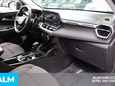 Used 2025 Chevrolet TrailBlazer LT AWD/4WD image 24