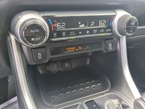 Used 2022 Toyota RAV4 XLE image 18