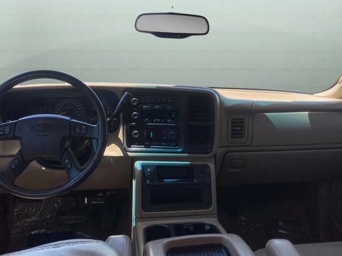 Used 2004 Chevrolet Silverado 2500 LT RWD image 10