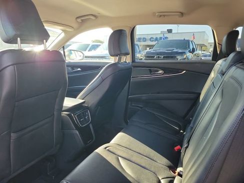 Used 2023 Lincoln Nautilus Standard w/ Premium Package image 6