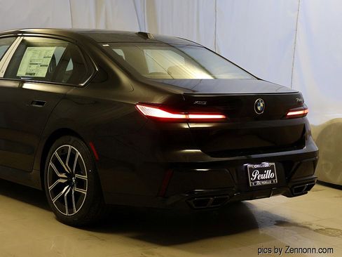 Used 2026 BMW 760i xDrive w/ Executive Package image 8