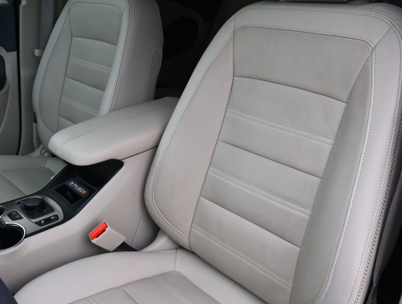 Used 2024 GMC Terrain Denali w/ Denali Premium Package AWD/4WD image 13
