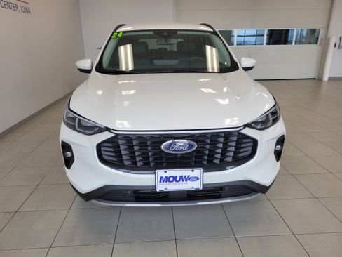 Used 2024 Ford Escape Platinum w/ Premium Technology Package AWD/4WD image 3