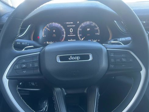 Used 2023 Jeep Grand Cherokee L Laredo image 10