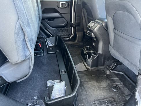 Used 2020 Jeep Gladiator Overland AWD/4WD image 21