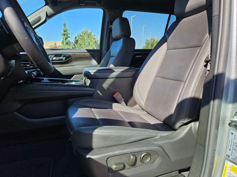 Used 2025 Chevrolet Suburban Z71 AWD/4WD image 15
