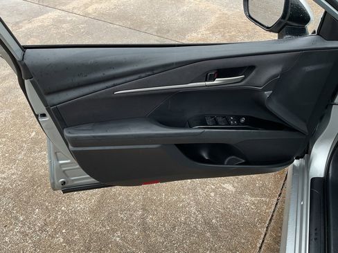 Used 2025 Toyota Camry LE image 12