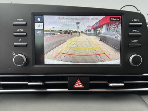 Used 2025 Hyundai Elantra SE FWD image 17