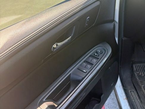 Used 2016 Chevrolet Traverse LT FWD image 8