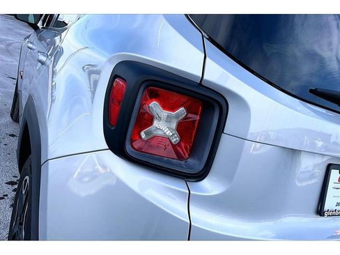 Used 2015 Jeep Renegade Trailhawk image 34