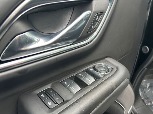 Used 2024 Chevrolet Suburban Z71 image 23