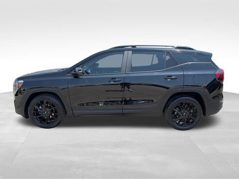 Used 2023 GMC Terrain SLE w/ Driver Convenience Package FWD image 4