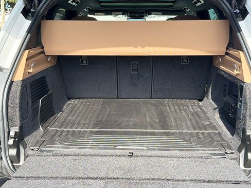 New 2025 Land Rover Range Rover SE image 11