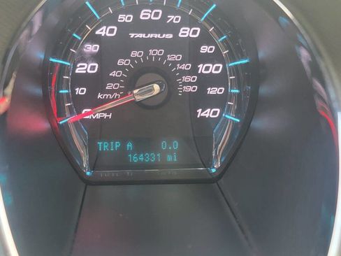 Used 2011 Ford Taurus SE image 10