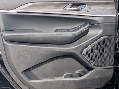 New 2025 Jeep Grand Cherokee Limited w/ Black Appearance Package image 14