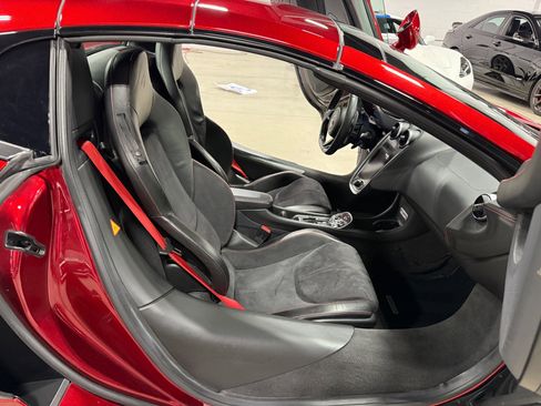 Used 2018 McLaren 570S Spider image 46