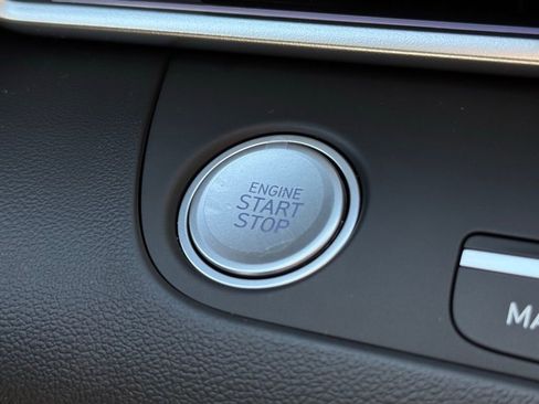 Used 2025 Hyundai Elantra Limited image 36