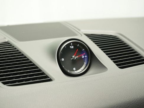 Used 2023 Porsche Cayenne Platinum Edition image 40