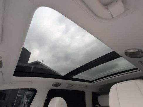 Used 2023 Mercedes-Benz Maybach GLS 600 4MATIC image 17