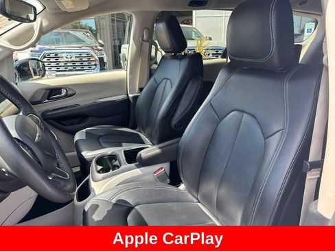Used 2024 Chrysler Pacifica Limited FWD image 12
