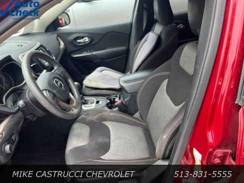 Used 2016 Jeep Cherokee Sport FWD image 6