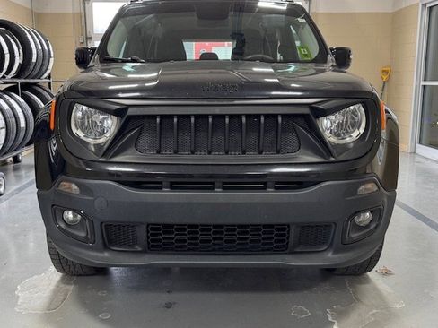 Used 2016 Jeep Renegade Latitude image 3