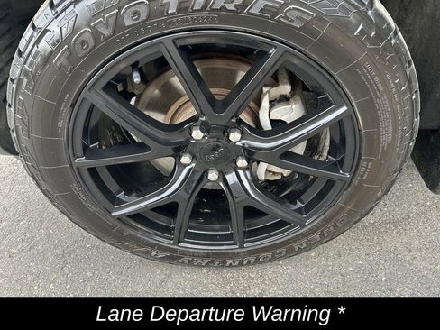 Used 2023 Jeep Grand Cherokee L Limited w/ Black Appearance Package image 10