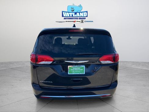 Certified 2017 Chrysler Pacifica Touring Plus w/ Security Group image 4