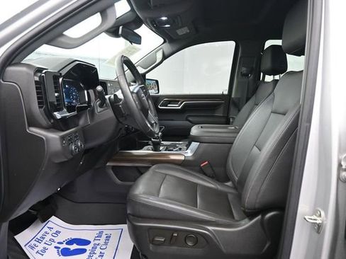 Used 2022 Chevrolet Silverado 1500 LT Trail Boss w/ LT Trail Boss Premium Package AWD/4WD image 11