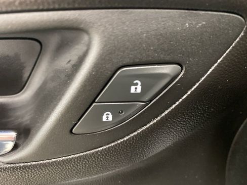 Used 2020 Chevrolet Equinox Premier image 30