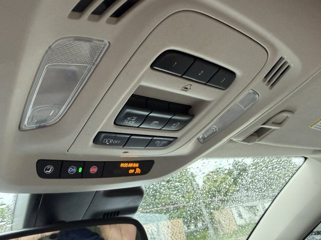 Used 2022 Buick Envision Avenir w/ Safety Package FWD image 12