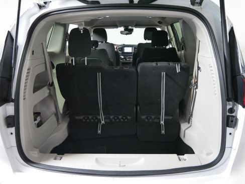 Used 2024 Chrysler Voyager LX FWD image 18