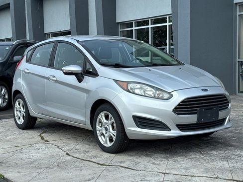 Used 2016 Ford Fiesta SE FWD image 1