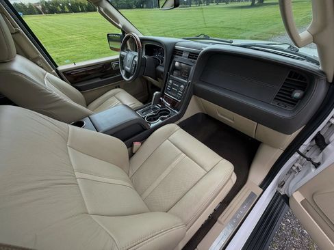 Used 2015 Lincoln Navigator L 4WD w/ Equipment Group 101A Reserve image 42