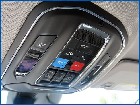 Used 2023 Jeep Grand Cherokee L Limited AWD/4WD image 19