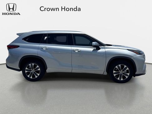Used 2021 Toyota Highlander XLE FWD image 5