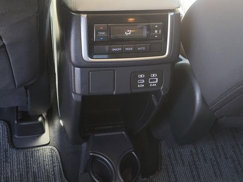 Used 2024 Subaru Ascent Premium w/ Convenience Package image 15