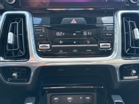 Used 2023 Kia Sorento SX image 22