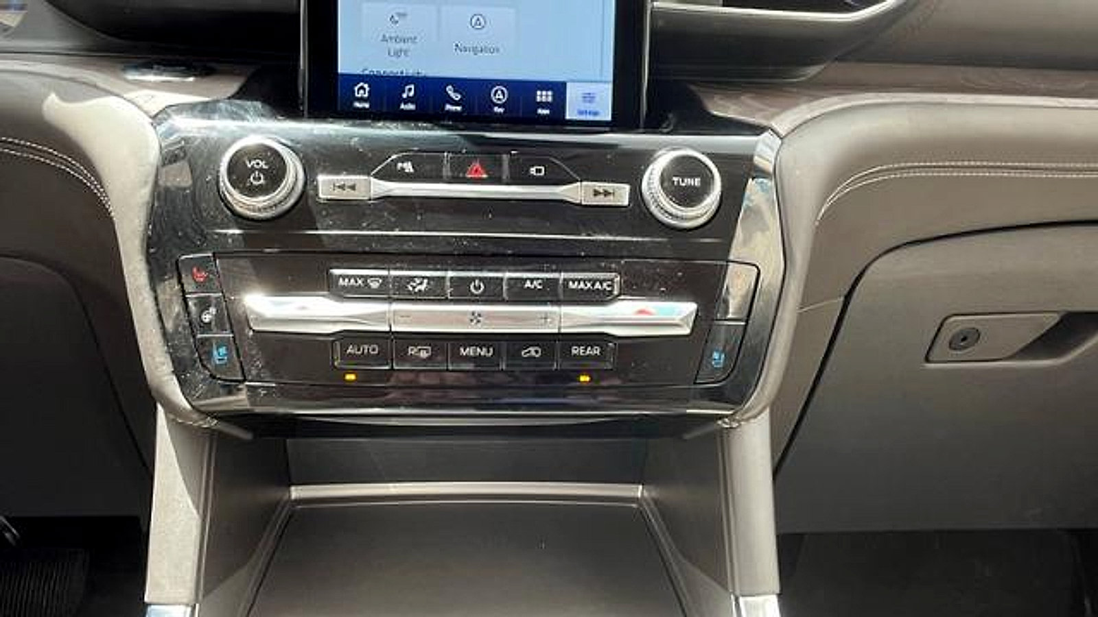 Used 2023 Ford Explorer Platinum w/ Technology Package AWD/4WD image 20