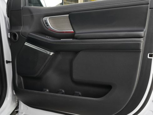 Used 2025 Ford Expedition Platinum AWD/4WD image 11