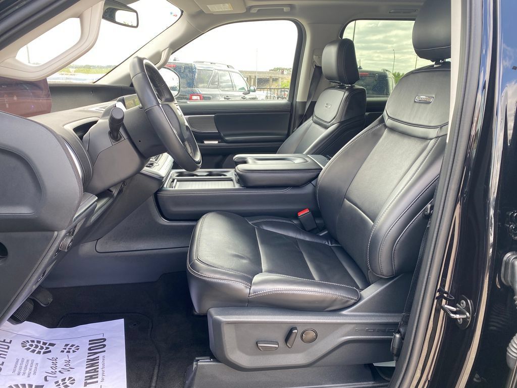 Used 2025 Ford Expedition Platinum AWD/4WD image 23