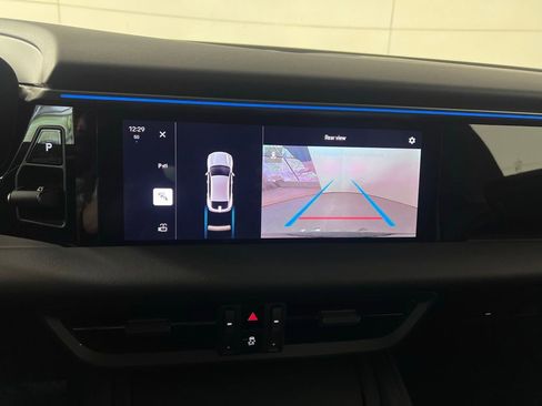 Certified 2025 Porsche Macan Electric image 34